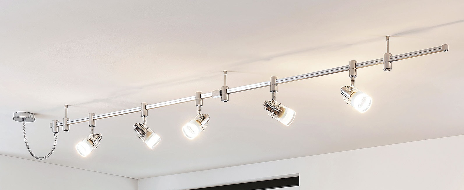 Sistema binario per illuminare una cabina armadio